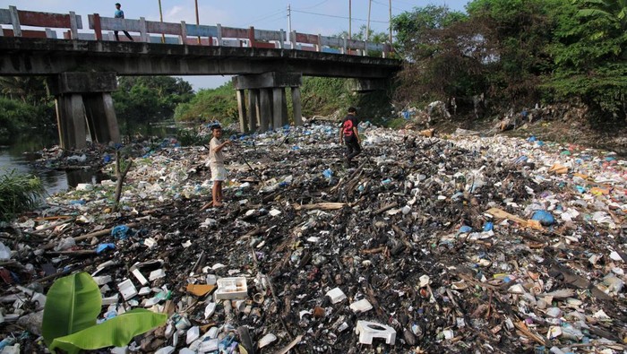 jorok-sungai-di-deli-serdang-dipenuhi-sampah-1744774444548_169