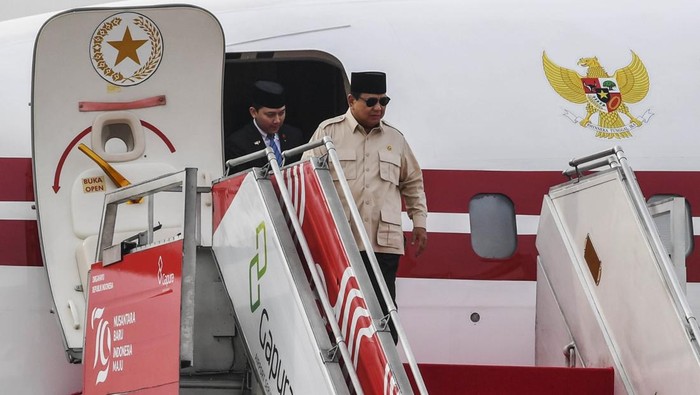 momen-prabowo-tiba-di-tanah-air-usai-lawatan-ke-timur-tengah-1744684560421_169
