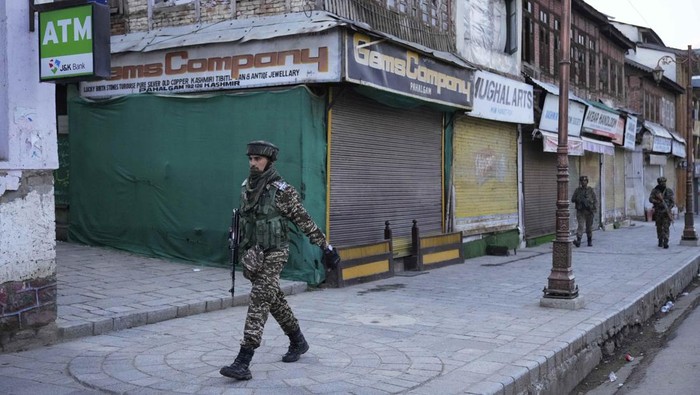 pasca-penembakan-pahalgam-dijaga-ketat-pasukan-keamanan-1745389254153_169