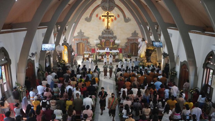 perayaan-paskah-berbusana-adat-bali-1745127676816_169