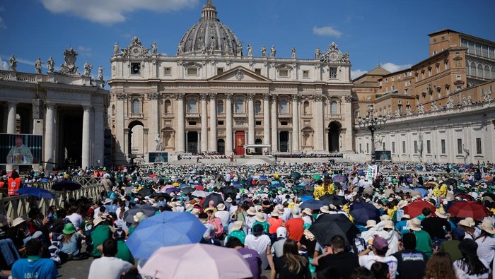 saat-basilika-santo-petrus-dipadati-pelayat-paus-fransiskus-1745843981554_169