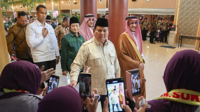 1746359458133-presiden-meresmikan-terminal-khusus-haji-dan-umrah-1746358657025_169