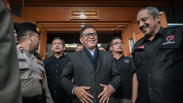 1746702477712-sidang-lanjutan-hasto-kristiyanto-hadirkan-dua-saksi-di-pengadilan-tipikor-1746693818701_169