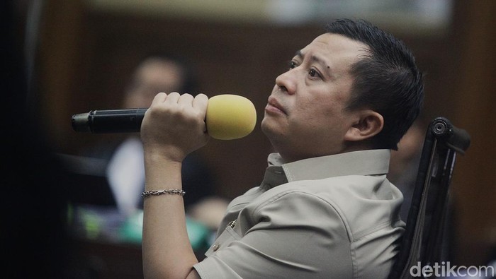 1747912095599-potret-eks-kader-pdip-saiful-bahri-jadi-saksi-dalam-sidang-hasto-kristiyanto-1747909209538_169
