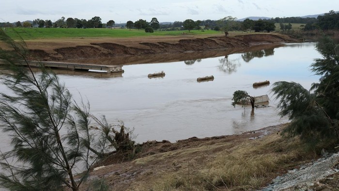 1748365643747-australia-floodscleanup-1748332914654_169