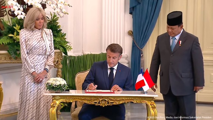 1748409182642-momen-presiden-prancis-emmanuel-macron-dan-istrinya-brigitte-macron-di-istana-merdeka-jakarta-youtube-sekretariat-presiden-1748403427430_169