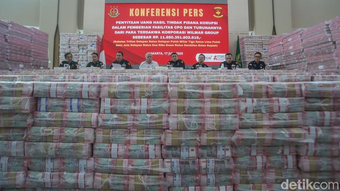 1750180068823-rekor-kejagung-sita-rp-118-t-dari-kasus-korupsi-migor-1750146769458_169
