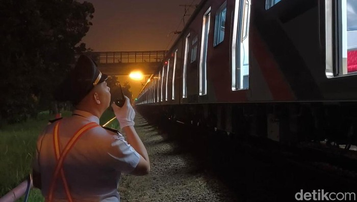 1750417851410-ainul-yakin-menceritakan-pengalaman-menjadi-masinis-krl-jabodetabek-selama-10-tahun-dia-bagikan-kisah-awal-mula-menjadi-masini-1750316616583_169