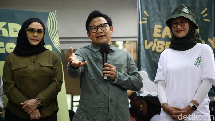 1752318546775-pkb-ecogen-ramaikan-harlah-lewat-lelang-baju-artis-1752313305893_169