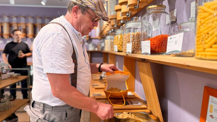 1754975219716-toko-zero-waste-munich-ajak-warga-belanja-ramah-lingkungan-1754914789761_169