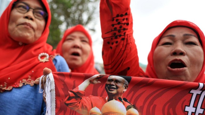 1755106805966-putusan-ma-malaysia-soal-tahanan-rumah-najib-razak-disambut-sorak-sorai-pendukung-1755061220664_169