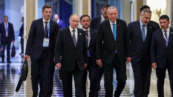 1756748833370-momen-hangat-putinerdogan-jabat-tangan-di-ktt-sco-tianjin-1756719436396_169