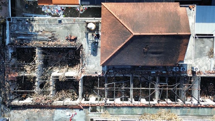 1756813397483-penampakan-ruang-kerja-wagub-jatim-emil-dardak-hangus-terbakar-1756806955324_169