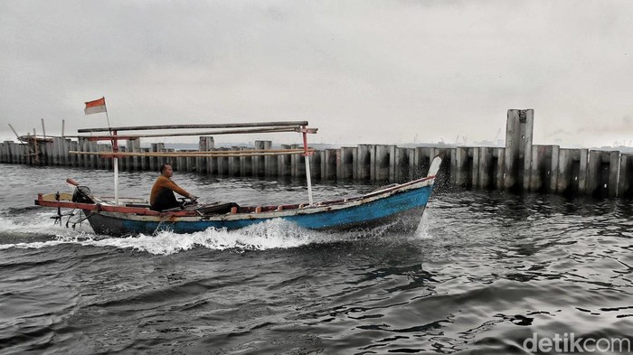 1757569645507-melihat-lebih-dekat-tanggul-laut-cilincing-yang-viral-di-media-sosial-1757563060328_169