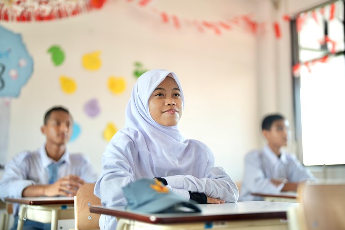 1757828258764-adelia-eka-tri-septiani-16-tak-pernah-membayangkan-hidupnya-bisa-berubah-drastis-setelah-bergabung-menjadi-siswa-sekolah-rakya-1757821806543