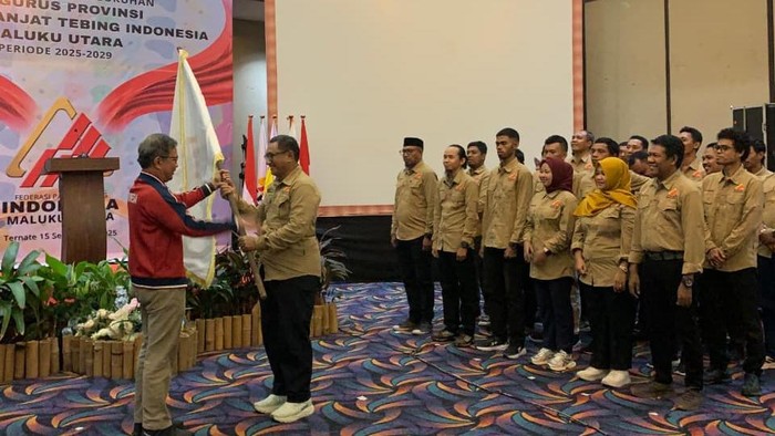 1757957777354-m-fitra-ali-dikukuhkan-sebagai-ketua-fpti-maluku-utara-1757953446891_169