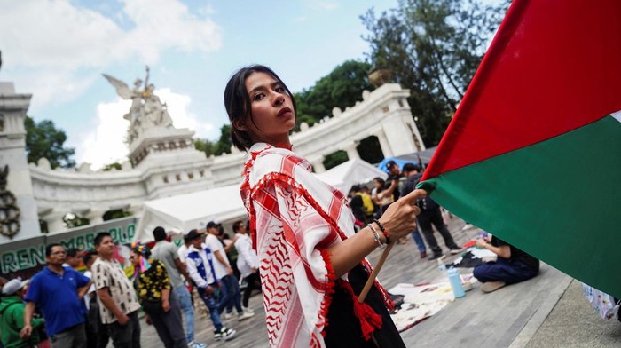 1757957920941-mexico-city-memerah-ribuan-orang-turun-ke-jalan-dukung-palestina-1757902687783_169