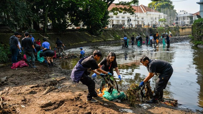 1758368239601-aksi-world-cleanup-day-di-bandung-1758345401746_169