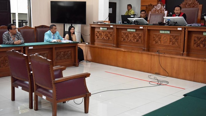 1760096528431-sidang-praperadilan-nadiem-makarim-masuki-tahap-pembacaan-kesimpulan-1760082772048_169