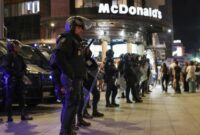 1760636537069-demonstran-polisi-bentrok-saat-aksi-solidaritas-palestina-di-madrid-1760599980703_169