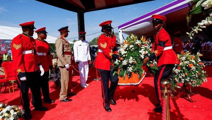 1760895386483-misa-pemakaman-mantan-pm-kenya-raila-odinga-digelar-di-bondo-1760865268097_169