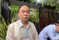 1761348170213-menkop-budi-arie-silaturahmi-ke-jokowi-saat-lebaran-selasa-142025-1743513283463_169