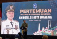 1761348224699-walkot-eri-cahyadi-mengumpulkan-gm-hotel-se-surabaya-untuk-membahas-antisipasi-pesta-gay-1761312849825_169