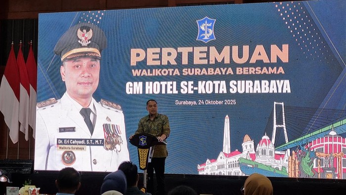 1761348224699-walkot-eri-cahyadi-mengumpulkan-gm-hotel-se-surabaya-untuk-membahas-antisipasi-pesta-gay-1761312849825_169