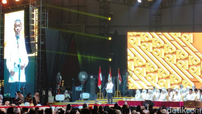 1761413703792-bahlil-dalam-acara-hut-golkar-dan-peringatan-maulid-nabi-1761405333311_169