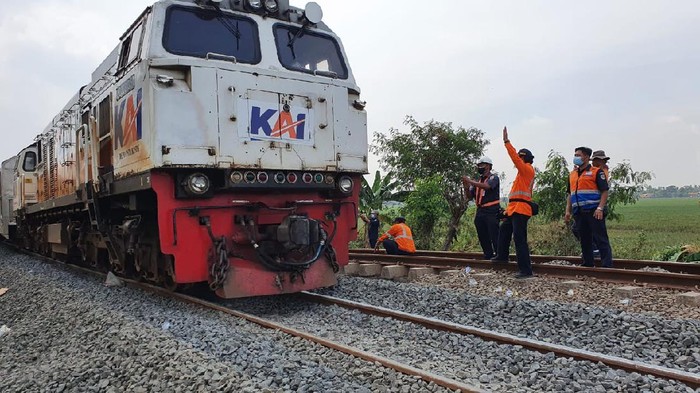 1761434486835-jalur-hilir-ka-antara-stasiun-kedunggedeh-stasiun-lemahabang-kab-bekasi-sudah-dapat-dilewati-oleh-semua-kereta-api_169