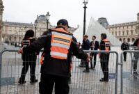 1761478822363-museum-louvre-ditutup-sementara-usai-pencurian-permata-gegerkan-paris-1760954746117_169