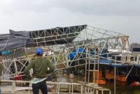 1761500528600-hujan-deras-dan-angin-kencang-menyebabkan-panggung-dan-tenda-ambruk-di-gunungsindur-expo-bogor-dokistimewa-1761486097591_169