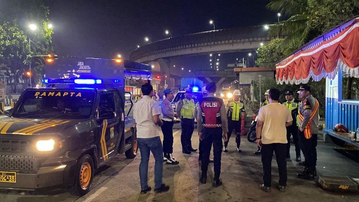 1761521066624-polres-pelabuhan-tanjung-priok-menggelar-patroli-rutin-untuk-menjaga-keamanan-dokistimewa-1761503193635_169