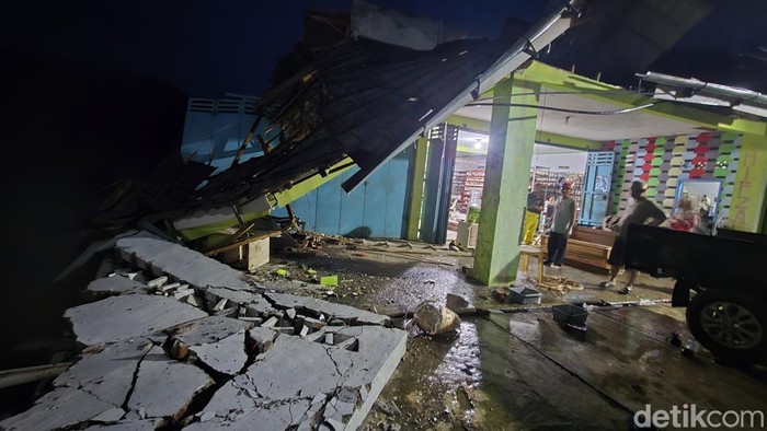 1761586801599-banjir-bandang-di-sukabumi-1761574007417_169