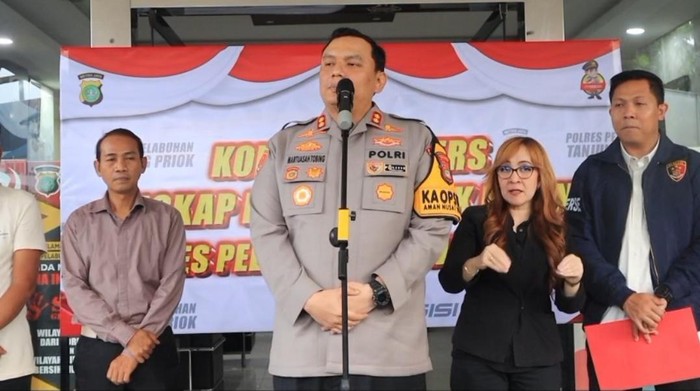 1761586817915-kapolres-pelabuhan-tanjung-priok-akbp-martuasah-hermindo-tobing-1761581138723_169