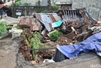 1761630519936-tebing-setinggi-10-meter-longsor-imbas-hujan-deras-dan-membanjiri-12-rumah-di-bondongan-kota-bogor-warga-histeris-ketika-peris-1761626153091
