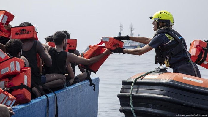 1761630655169-nasib-pengungsi-anak-di-laut-perjalanan-sendirian-yang-mematikan-1761625441207