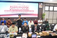 1761630693366-polres-bogor-rilis-tersangka-kasus-narkoba-1761625363358_169