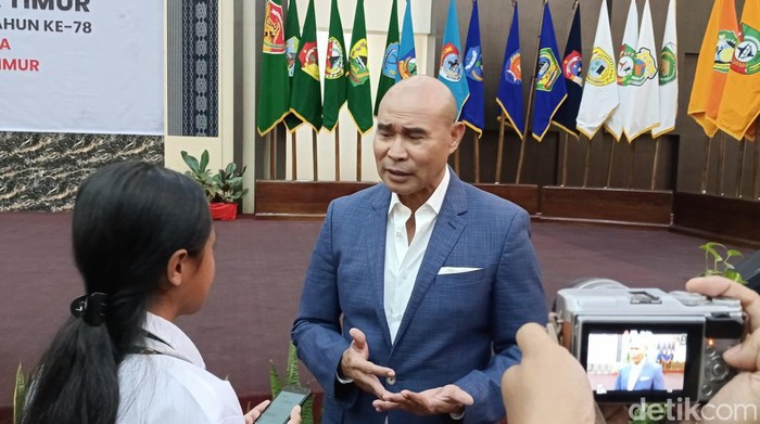 1761630741626-gubernur-ntt-viktor-bungtilu-laiskodat-saat-jumpa-pers-seusai-pidato-pembangunan-dalam-rangka-menyongsong-hut-ri-di-kota-kupan_169