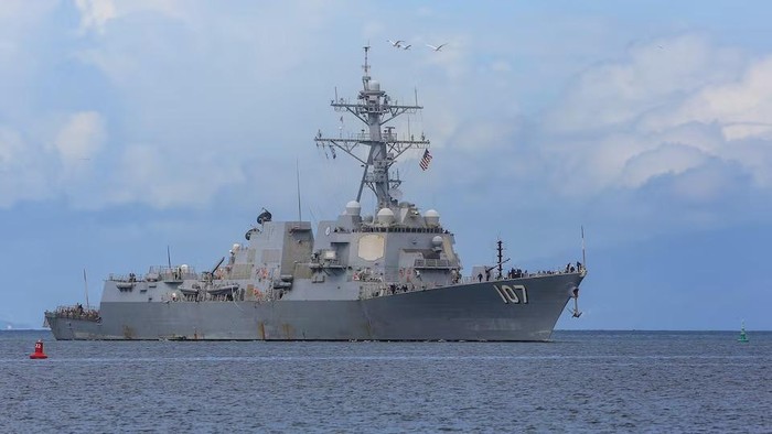 1761651839200-kapal-perang-as-uss-gravely-1761541532723_169