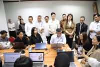 1761651877053-menteri-ketenagakerjaan-yassierli-meninjau-pelaksanaan-program-magang-nasional-2025-bagi-lulusan-baru-perguruan-tinggi-di-grah-1761648149627