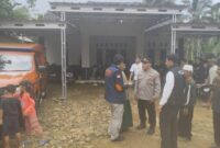 1761651887706-anggota-polsek-cibaliung-dan-polres-pandeglang-di-lokasi-pembacokan-1761567291107_169