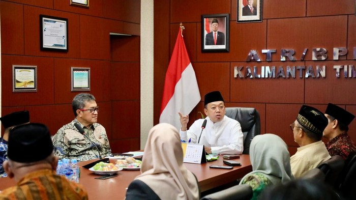 1761651930775-menteri-agraria-dan-tata-ruang-atrkepala-badan-pertanahan-nasional-bpn-nusron-wahid-saat-berada-di-kaltim-1761302459624_169