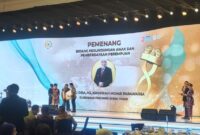 1761673080628-gubernur-jatim-khofifah-menerima-penghargaan-dpd-ri-awards-2025-1761666591042_169