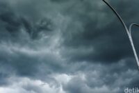 1761716759178-ilustrasi-awan-hitam-dikhy-sasra-1761713842219_169