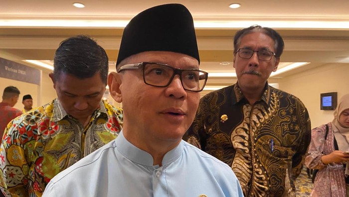 1761738094469-menteri-pelindungan-pekerja-migran-p2mi-mukhtarudin-1761290022615_169