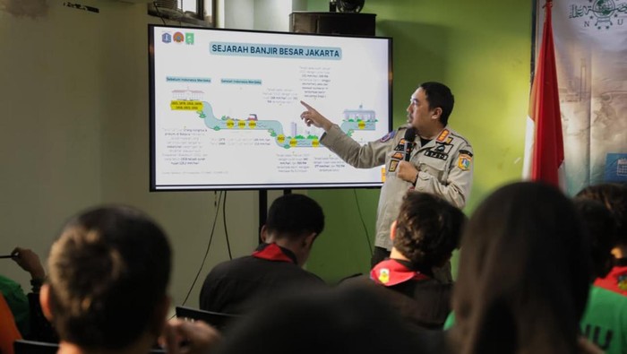 1761738105170-bpbd-jakarta-menyiapkan-langkah-untuk-mengantisipasi-banjir-saat-musim-hujan-dokistimewa-1761735781090_169