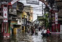 1761738228105-banjir-semarang-belum-surut-ribuan-warga-terdampak-1761731425523_169