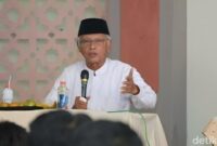 1761759753301-ketua-umum-mui-kh-anwar-iskandar-1740993470633_169