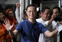 1761759780673-senyum-semringah-tom-lembong-setelah-resmi-bebas-1754066026794_169